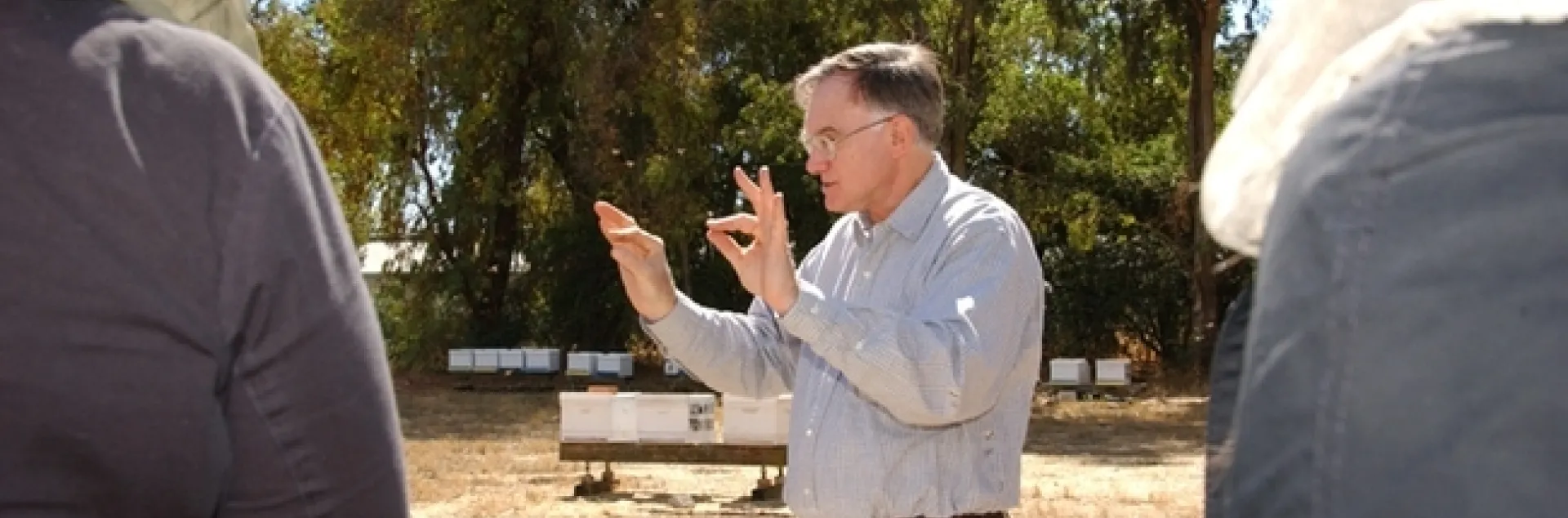 Extension apiculturist Eric Mussen explains bee biology at a presentation in the Harry H. Laidlaw Jr. Honey Bee Research Facility. (Photo by Kathy Keatley Garvey)