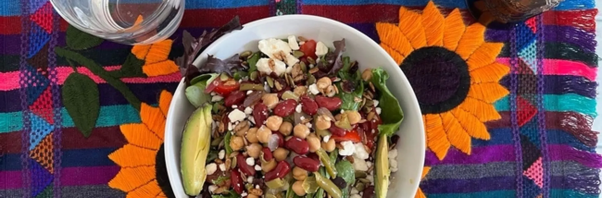 Ensalada de granos y aguacate