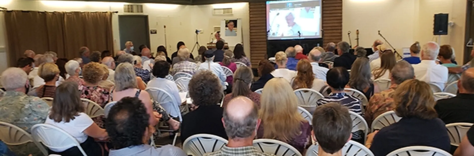A capacity crowd attended the memorial for UC Extension apiculturist Eric Mussen in the Putah Creek Lodge, UC Davis. (Photo by Tabatha Yang)