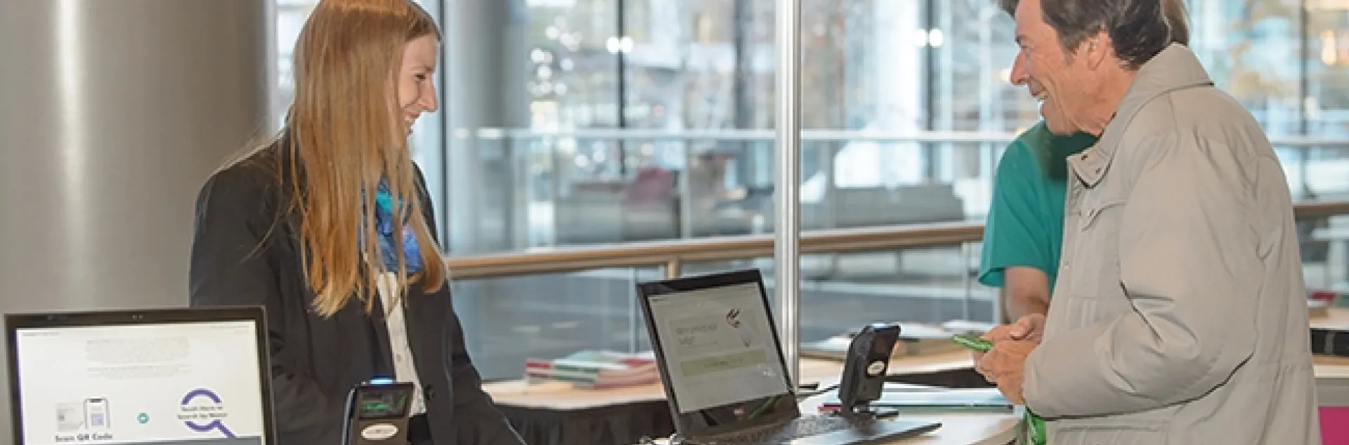 UC Davis distinguished professor Frank Zalom, an Honorary Member of ESA and a past president, arrives at the registration desk. (ESA Photo)