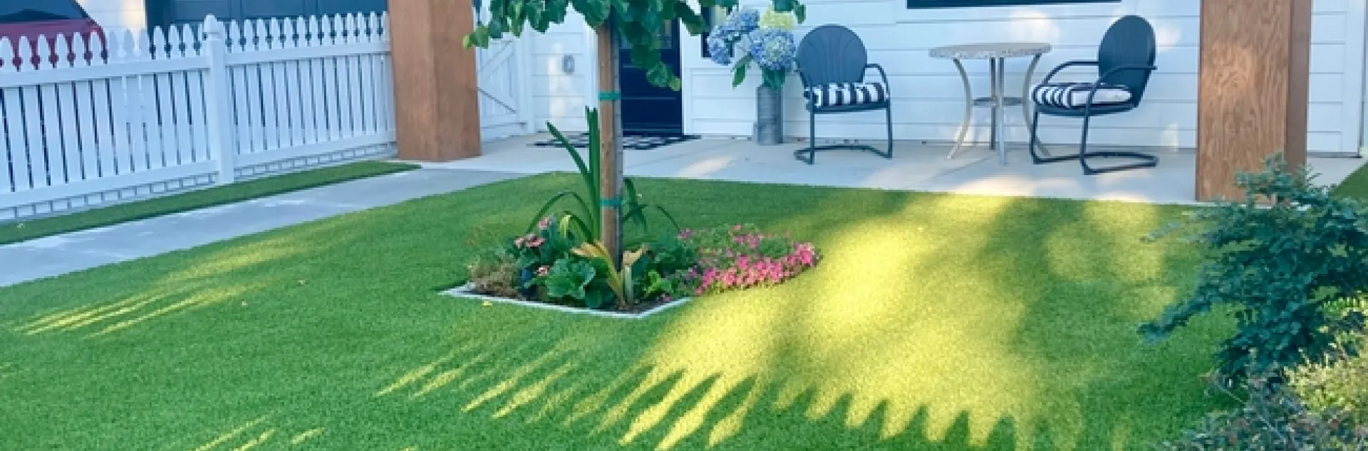 Synthetic lawns do not support habitat for birds, other pollinators or the microbes found in healthy soil. (Photo: Jeannette Warnert)