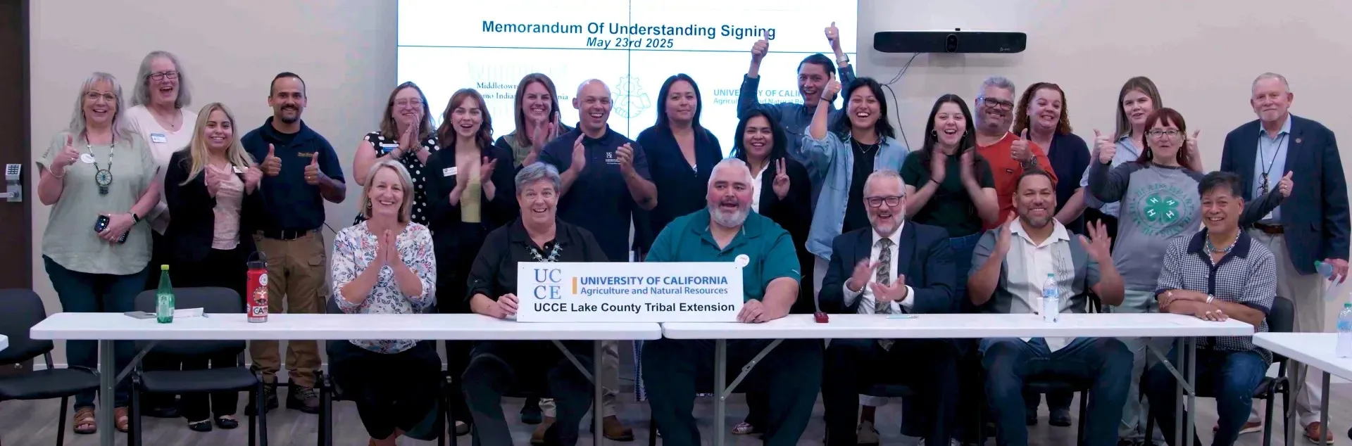 UC ANR y Middletown Ranchería durante la firma de un Memorando de Acuerdo.