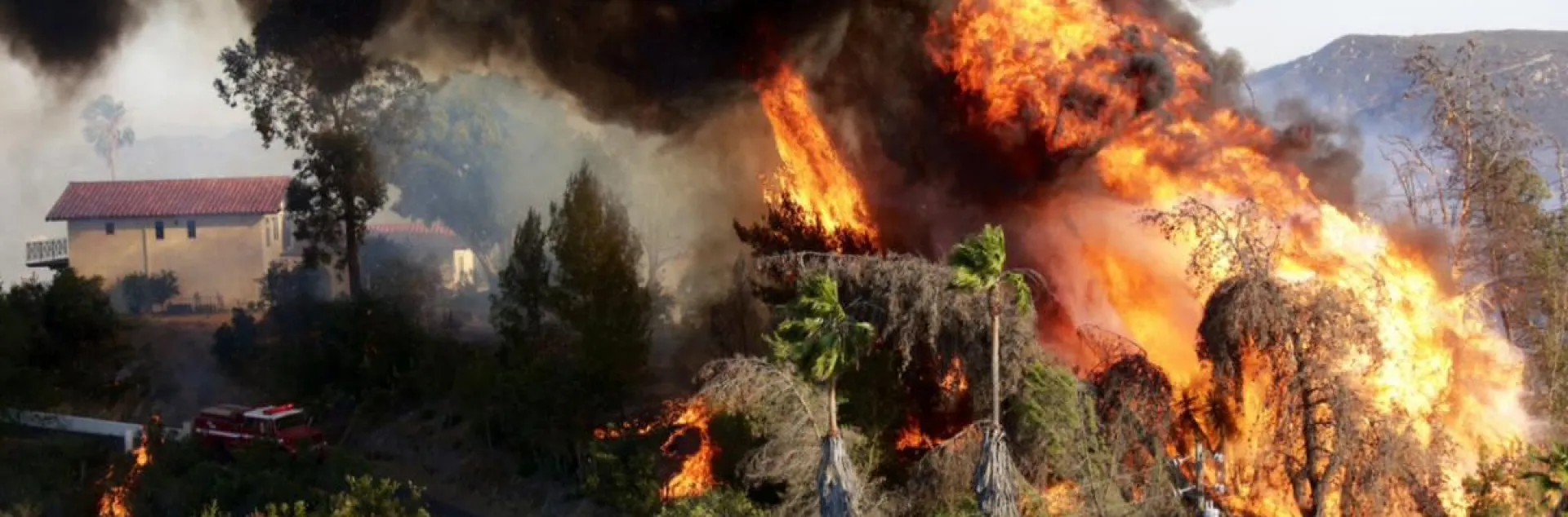 Wildfire in San Diego County near residential areas