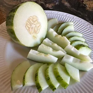 carosello cucumber sliced and spread on a plate