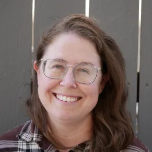 A headshot of Lindsey Hack.